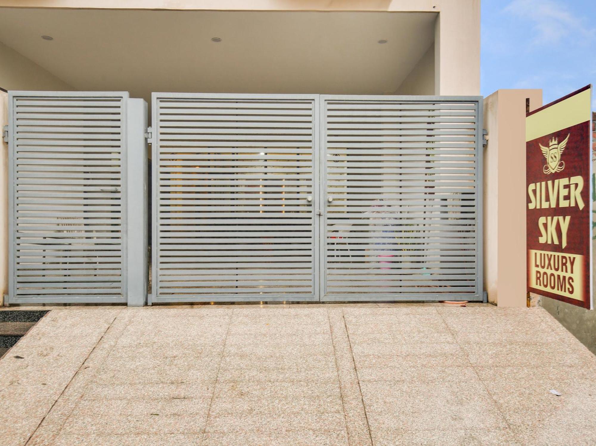 Hotel O Silver Sky Ludhiana Exterior foto